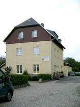 Das Empfangsgeb�ude des ehemaligen Schmalspurbahnhofes in Thum am 07.09.07 In 21 Tagen j�hrt sich das traurige Ereignis der Betriebseinstellung auf dieser sch�nen Schmalspurbahn zum 33. Mal.