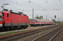 W�hrend 143 172-5 mit einem RegionalExpress nach W�rzburg HBF ausf�hrt, begegnet sie 614 013-1 bei der Einfahrt in den Bahnhof Siegelsdorf. Foto: Donnerstag, den 06.09.07.