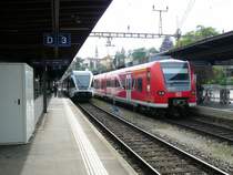 S3 nach St. Gallen und RB nach Singen stehen am 2.8.2007 in Schaffhausen
