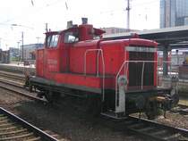 Die gute alte V60: Hier Rangierlok 365 733-5 bei Rangierarbeiten im Dortmunder Hbf am 20.05.2004.
