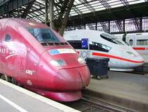 Zwei Nasen im Vergleich: Links der Thalys nach Paris rechts der ICE 3. K�ln, 02.09.07