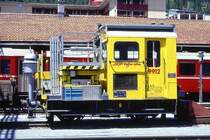 RhB - Xm 2/2 9912 II am 20.06.1999 in Davos Platz - Fahrleitungstriebwagen 2-achsig - �bernahme 17.12.1962 - RACO1633/SLM/RhB - Gewicht 12,00t - L�P 5,06m - zul�ssige Geschwindigkeit 4/8/17/30/60geschleppt km/h - �3=05.06.1990 �1=27.01.1999 - RhB-Loge in rh�toromanisch.
