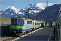 Aus dem RE Richtung Interlaken konnte in Dästetten der Gegenzug mit der schiebenden BLS Re 4/4 II 504 fotografiert werden. 

17. Februar 2021