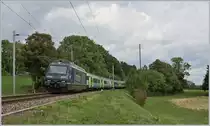 Bei Les Geneveryes-sur-Coffrane ist die BLS Re 465 005 mit ihrem EW III RE von La Chaux-de-Fonds nach Bern unterwegs. 

3. September 2020  