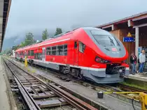 VT 633 536 ist mit dem RE 75 Ulm - Oberstdorf im Zielbahnhof angekommen, 05.08.2023.