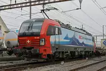 Siemens Vectron 193 469-4 durchfährt am 22.02.2023 den Bahnhof Pratteln.