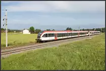 Bad Schwanberg am 5.Juli 2023 . ein Pärchen gtw 2/8 verlässt die halte und Ladestelle in richtung Graz. 