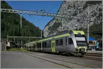 Der BLS RABe 535 111  Lötschberger  verlässt Wimmis in Richtung Zweisimmen. 

14. Juni 2021