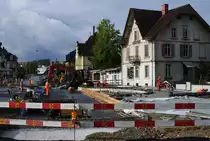 ASm BTI Aare Seeland mobil AG Biel-Täuffelen-Ins-Bahn: Neubau Niveauübergang Hauptstrasse, Betonierarbeiten am Kreisel, Nidau, 30. Juli 2023.
