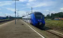 Hier zu sehen die 8442-641 der vlexx als RB74 (76813) von Neunkirchen (Saar) Hbf bei seiner Einfahrt in den Homburger Hauptbahnhof auf Gleis 6.

Aufgenommen am 08.08.2023 um 12:46 Uhr.