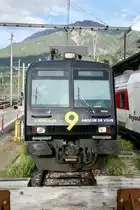 Frontansicht des Domino RA14 RBDe 560 414 mit der Vollwerbung des Walliser Fernsehsenders Kanal 9 am 8.8.23 in Brig abgestellt.