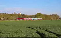 Anfang Mai führte eine Hochzeits-Charterfahrt von Aschersleben nach Sangerhausen und Thale. Wenige Kilometer nach dem Start wurde der aus 232 088-5 (132 088-6) und drei y-Wagen gebildete Zug in der Morgensonne bei Freckleben in Szene gesetzt. Im Hintergrund ist die Burg zu erkennen.

🧰 Salzland Rail Service GmbH (SRS) | Maik Ampft Eisenbahndienstleistungen (MAED)
🕓 5.5.2023 | 7:43 Uhr