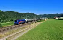 1116 195 mit einem Kesselzug am 15.07.2023 bei Wernstein am Inn.