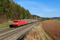 185 381 DB Cargo mit einem gemischten Güterzug bei Hagenbüchach Richtung Würzburg, 30.03.2021