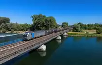 193 091 mit einem Kesselzug am 15.07.2023 bei Plattling.