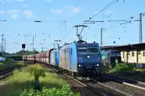 185 530 kommt mit einem leeren Kohlependel aus Salzgitter durch Lüneburg gen Hamburg gefahren.

Lüneburg 15.07.2023