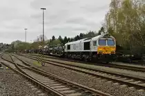ECR 266 429-0 stellt ihren frisch beladenen Militärzug in Baumholder bereit zur Fahrt in Richtung Heimbach(Nahe). (29.04.2023) (Bild von der Ladestraße aus)