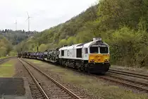 ECR 266 429-0 erreicht mit einem bunt gemischten Militärzug den Bahnhof Heimbach(Nahe) aus Baumholder kommend zum Fahrtrichtungswechsel. (29.04.2023)