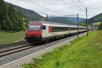 IC Steuerwagen Bt 50 85 28-94 944-1 fährt am 27.07.2023 Richtung Bahnhof Gelterkinden.