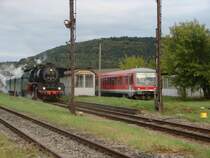 DR 50 3708-0 mit Sonderzug von Freyburg (Unstrut) nach Halberstadt und DB 928 599-0 als RB von Nebra nach Naumburg (Saale) Hbf im Bahnhof Laucha (Unstrut); 08.09.2007 
