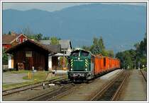 Durchfahrt des VG 71383 in Premst�tten-Tobelbad mit dem 1.247 Tonnen schweren Holzganzzug aus Finnentrop mit 1100.1 an der Spitze und 1500.3 als Schiebe am 10.9.2007