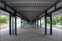 Rote Linie nach Norsborg, Station  Fittja  - 

Die Haltestelle liegt zum größten Teil ebenerdig. Am südöstlichen Ende befindet sich der Bahnsteig und die Gleise aber schon auf Brückenbauwerken. 

22.08.2007 (M)