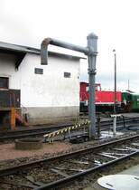 Dieser Wasserkran im BW Glauchau sorgte am 09.09.07 nicht f�r das n�tige Nass,dass hatte Petrus an diesem Tag bestens im Griff. Interessant sind die Y-Stahlschwellen die an den Lokbehandlungsanlagen liegen.