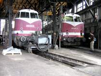 118 673 und 657 werden im Lokschuppen des BW Glauchau aufgearbeitet, 09.09.07