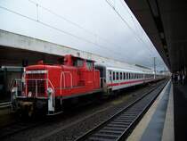 362 574 f�hrt die 2 Kurswagen aufs Abstellgleis in Hannover Hbf (21.8.2007)