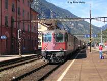 Re 4/4'' 11175 und Re 6/6 11618 ''D�bendorf'' bei der Durchfahrt in BIasca am 8.9.07