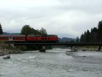 Eine mir leider Unbekannte 218 rast am 07.09.07 bei Fischen �ber die  Iller. 