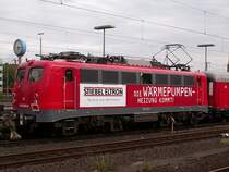 Die 110 243-3 zieht seit gestern den Stiebel Eltron Werbezug durch Deutschland. Das Foto stammt vom 11.09.2007 aus D�sseldorf.