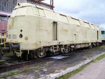 DR 228 706-8 in einem au�ergew�hnlichen Farbkleid abgestellt am Zementwerk Karsdorf; 08.09.2007