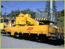 Xk 9375 des Fahrleitungsunterhaltes mit Hubfahrzeug Giraffe 3 in Filisur. (13.09.2007)