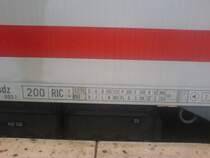 Dieser Wagen war am Samstag den 8.9 morgens in einem Intercity in K�ln Hbf (habe mir leider die Nummer nicht notiert m�sste aber IC 1961 gewesen sein) als Fahrradwagen eingereiht. Was mich �berrascht hat war, in wie vielen L�ndern dieser Wagen fahren darf. Einige der L�nderabk�rzungen kenne ich gar nicht. Auch war er verschlossen und selbst ein Bahnmitarbeiter der Einsteigen wollte, bekam die T�r nicht auf.