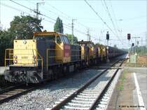 6490 und zwei weiter maschienen ziehen den schweren Kohlezug richtung Oberhausen durch den Bf Emmerich. 14.9.07