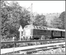 Die Bundesbahnzeit auf der Ruhr-Sieg-Strecke: V200 033 bei Plettenberg. Aufgenommen von meinem Vater W.B�ttcher bei Plettenberg. (14.09.07)