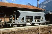 RhB - Fad 8728 am 22.08.1991 in Reichenau - Selbstentlade-Schotterwagen 4-achsig mit 1 offenen Plattform - �bernahme 27.01.1988 - JMR - Gewicht 15,05t - Zuladung 33,00t - L�P 12,50m - zul�ssige Geschwindigkeit 80/B km/h - Lebenslauf: ex Fad 8728 - 02/2004 Fac 8728.
