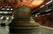 Blaue Linie, Stammstrecke, Station  Radhuset  - 

Künstlerische Gestaltungselement in der Bahnsteigebene dieser Station. 

27.08.2007 (M)