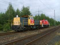 264 463, oder auch 6463 genannt, am 11.09.2007 in Gelsenkirchen Schalke mit 294 857 als 66731 von Wanne Eickel nach Oberhausen Osterfeld