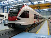 RABe 523  Flirt  fr die Stadtbahn Zug am 05.06.04 bei Stadler in Bussnang 