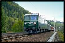 E-Lok 1010 010 mit Sonderzug aus Wien.
M�rzzuschlag 15.09.2007