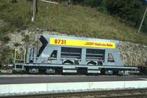 RhB - Fad 8731 am 01.09.1993 in Tiefencastel - Selbstentlade-Schotterwagen 4-achsig mit 1 offenen Plattform - �bernahme 01.07.1993 - JMR - Gewicht 15,13t - Zuladung 33,00t - L�P 12,50m - zul�ssige Geschwindigkeit 80/B km/h - Probelackierung Logo RhB in deutsch auf gelben Untergrund - Lebenslauf: ex Fad 8731 - 02/2004 Fac 8731.
