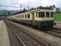 Der Triebwagen BDe 4/4 576 055-8 wartet auf ausfahrt in Richtung Einsiedeln im Bahnhof Biberbrugg am 09.09.2007   