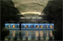 Blaue Linie, Stammstrecke, Station  Stadshagen  - 

Ab Fridhemsplan steigt die Strecke bis zur Station  Stadshagen  an. Die Bahnsteigebene liegt etwas über NN. Ausgänge auf beiden Seiten. 

23.08.2007 (M)