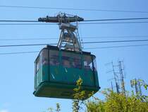 Gondel 4 der Stresa-Mottarone Seilbahn Schwebt am 11.8.2007 in Richtung Mittelstation