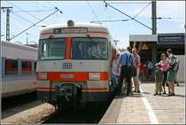 420 001 steht als Sonderzug von M�nchen Ost nach Markt Schwaben  zur Abfahrt bereit. (01.07.07)
