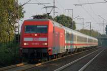 DB Elok 101 080-0 mit IC am fr�hen Abend in Recklinghausen am Bahn�bergang B�rster Weg.