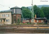 Wasserturm des ehemaligen Bw Probstzella und ein Triebwagen der wahrscheinlich als B�ro oder �hnliches diente.