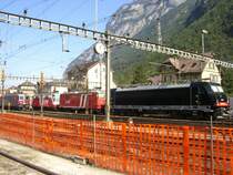 Hier fuhren 3 private Eloks im Gespann durch Erstfeld. Eine Re 620 Steht auch noch dabei! (08.09.2007)